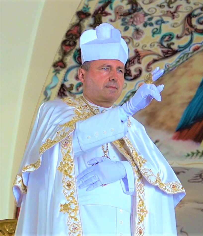 Su Santidad el Papa Pedro III enseñado a los niños a rezar